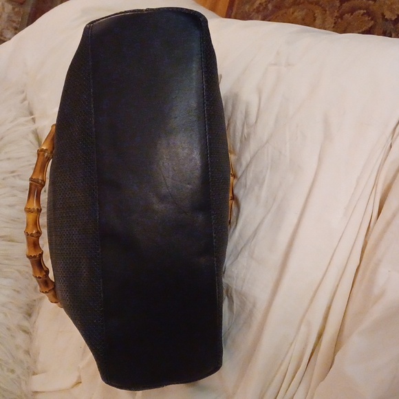 Gucci Bamboo Loop Handle perforated leather purse - Picture 3 of 11